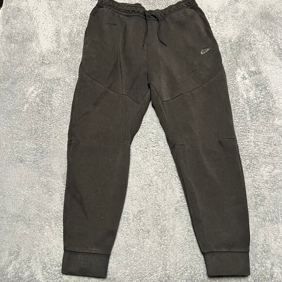 Nike Tech Fleece Pants Mens XL Black Joggers Tapered Sweatpants CZ9918 **wearing - Picture 1 of 10